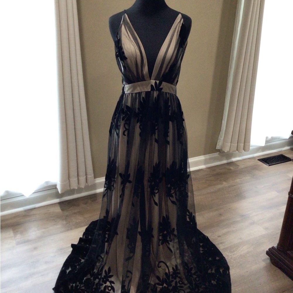 NEW! Beautiful & comfortable. Great for prom, spring formal, summer wedding…